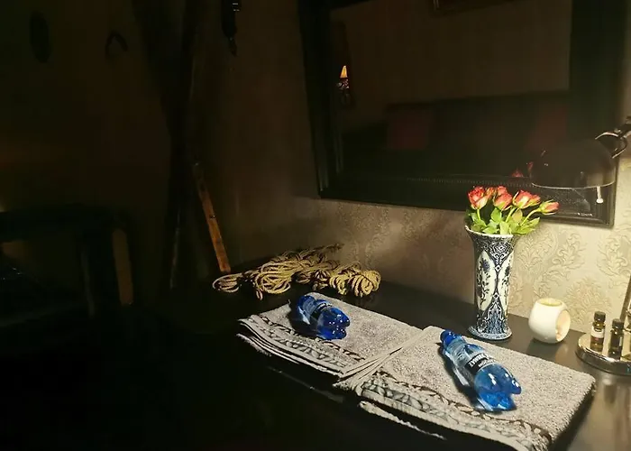 Appartamento Vintage Bdsm Kinky - Entire 65m2 Space For Up To 6-guests - Fully Equipped Breslavia